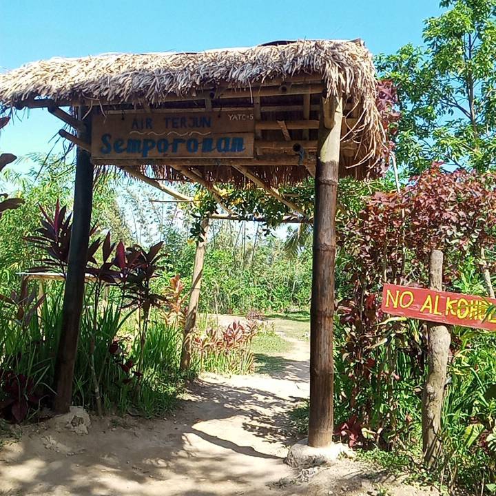 Trekking Menuju Air Terjun